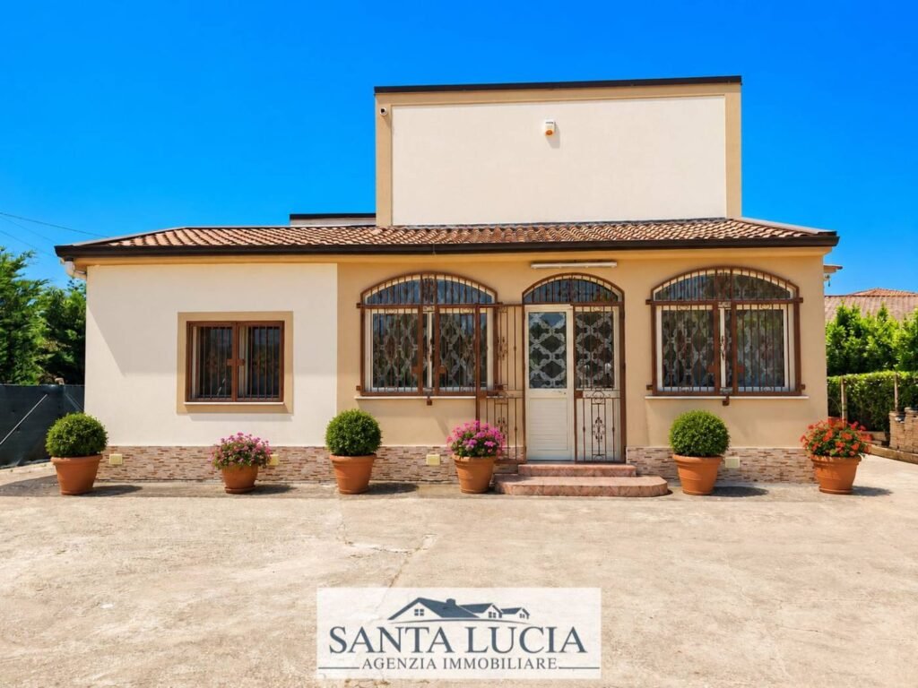 Freistehende Villa mit Privatpark – Canicattì, Sizilien