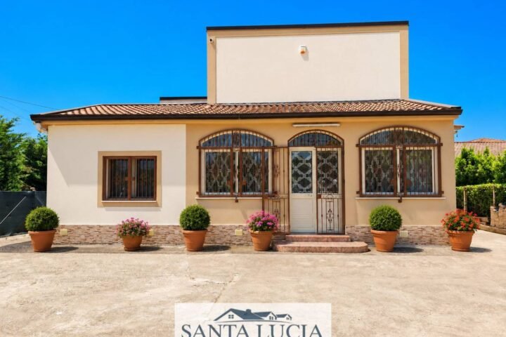 Freistehende Villa mit Privatpark – Canicattì, Sizilien